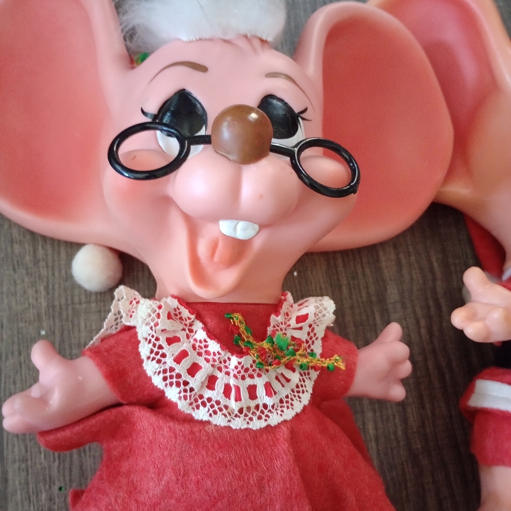 Vintage Christmas Mouse Figurines - Picture 6 of 7